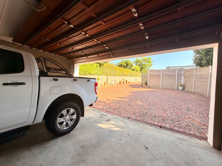 7 Bedroom Property for Sale in Heather Park Western Cape